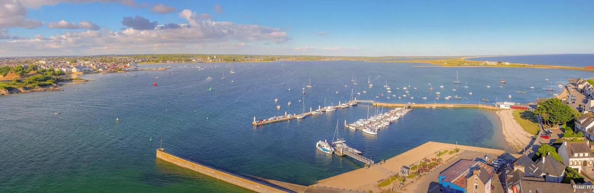 Ref 231 - Port-Louis Appartement Type 2 Pleine Vue Petite Mer Avec Terrasse, Parking Et Garage Dans Residence Recente
