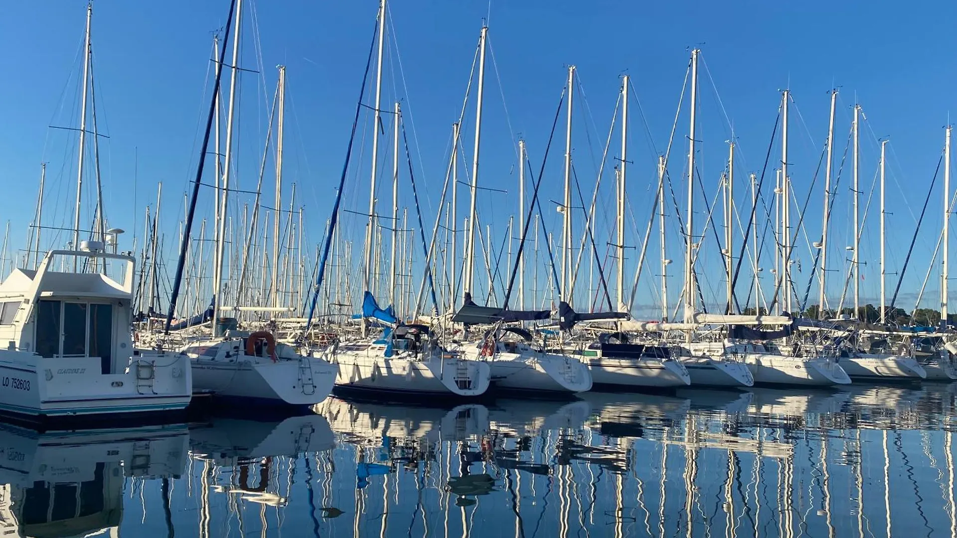 דירה Ref 231 - Port-Louis Appartement Type 2 Pleine Vue Petite Mer Avec Terrasse, Parking Et Garage Dans Residence Recente