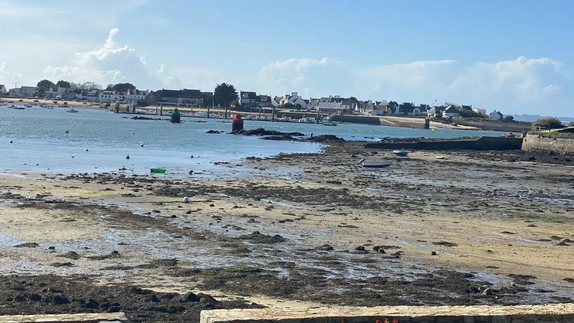דירה Ref 231 - Port-Louis Appartement Type 2 Pleine Vue Petite Mer Avec Terrasse, Parking Et Garage Dans Residence Recente צרפת